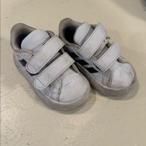 Size 6 adidas tennis shoes